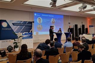 Theresa Liegl, Institut für Nachhaltige Energiesysteme der Hochschule München, auf dem PV-Symposium 2026